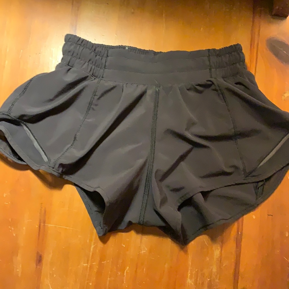 Lululemon 2.5 Hotty Hot shorts